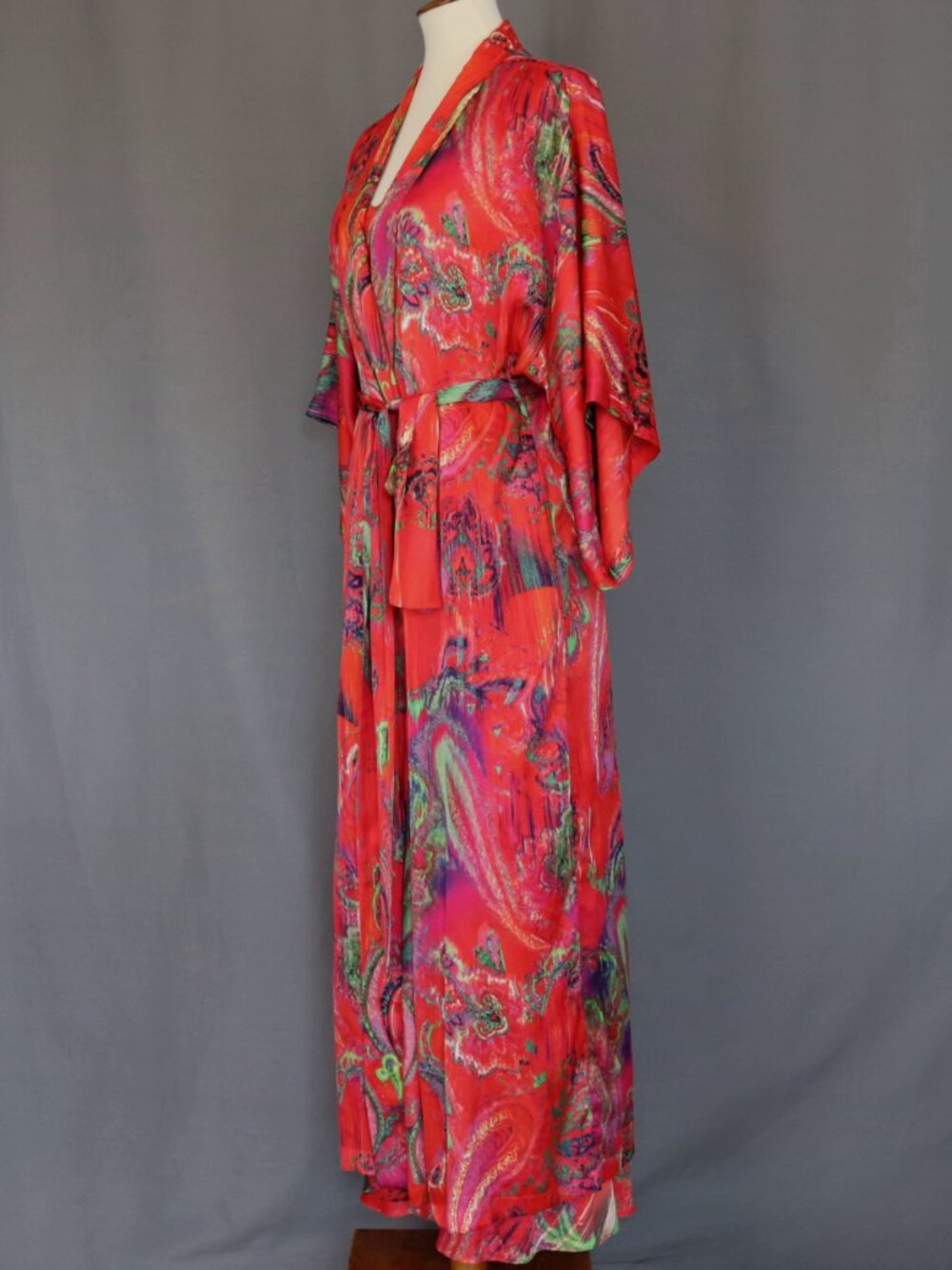 Natori Small 2 Piece Floral Robe & Night Gown Charmeuse Chemise Set Red Green - Picture 10 of 13
